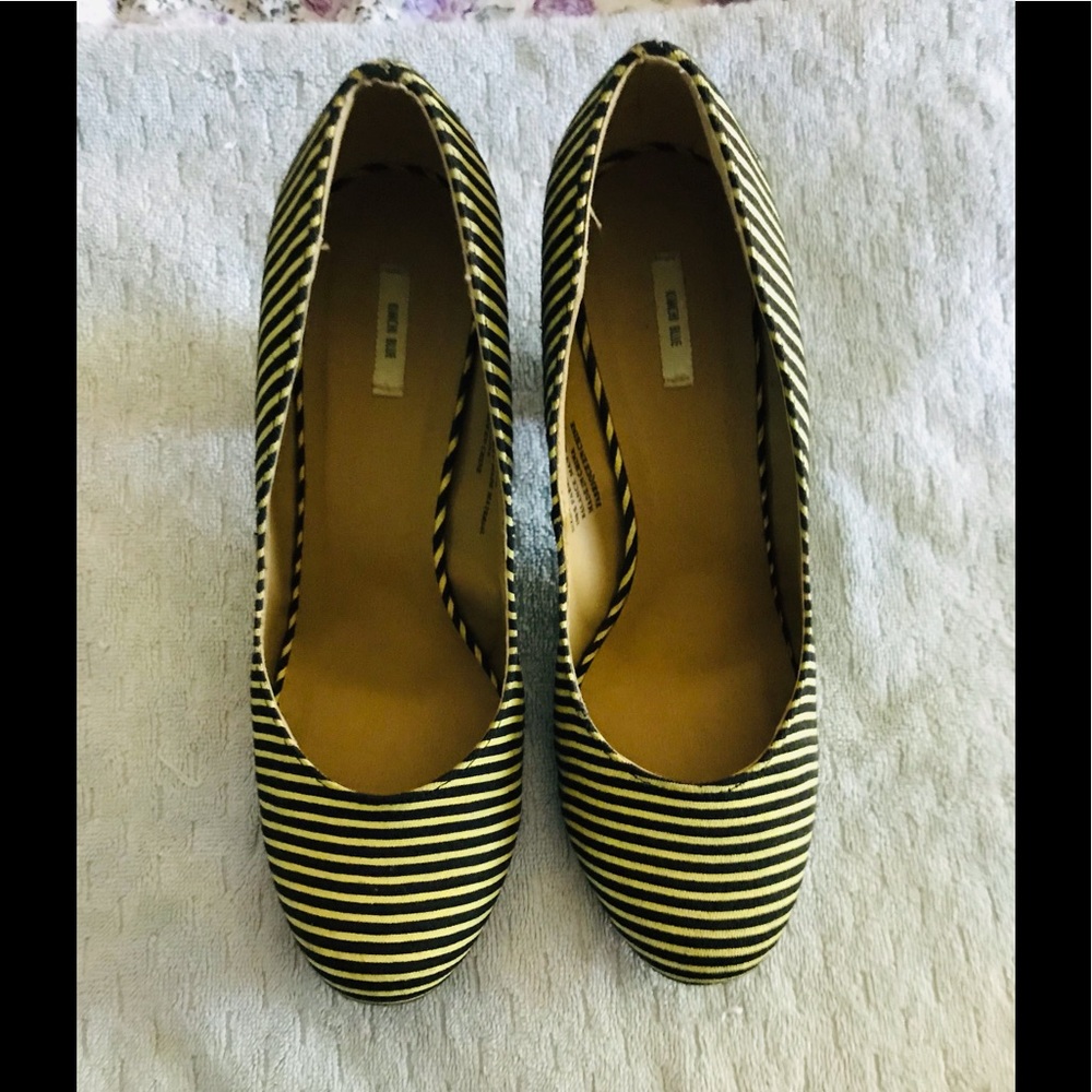 Kimchi blue- yellow and black striped size 10